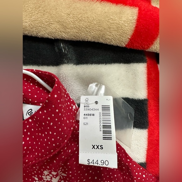 Brand new Reitmans top in red - Picture 2 of 2